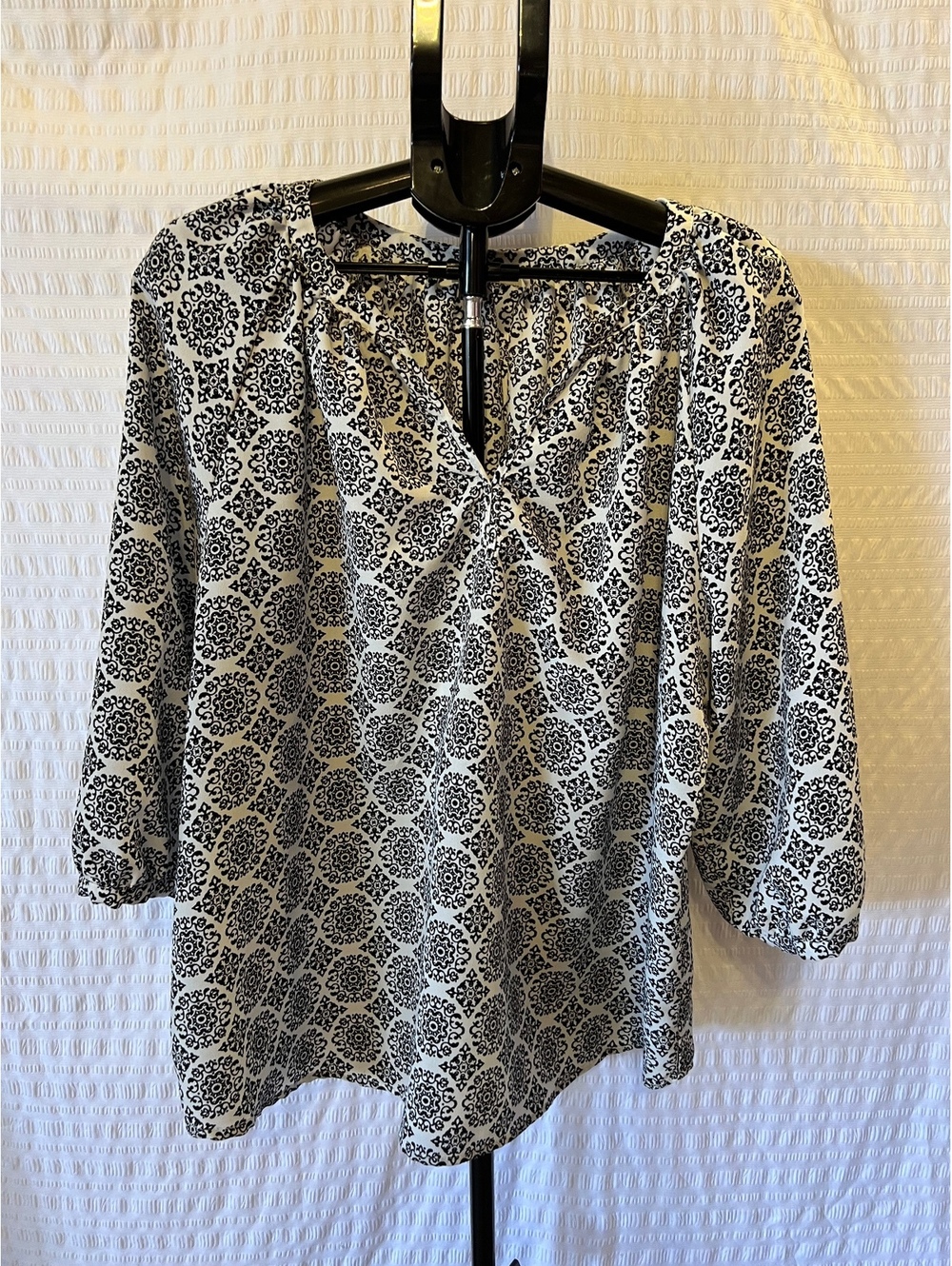 Anne Carson Woman 2X XXL Black White Medallion Print Tunic Blouse